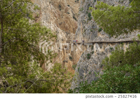 El Caminito del Rey with tourists, long shot El Caminito del Rey with tourists, long shot 25827416