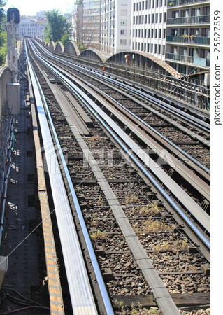 Paris: The Eiffel Tower nearest Vilakem Station 25827859