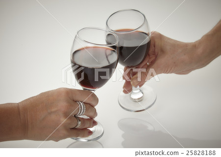 美味的葡萄酒敬酒 美味的葡萄酒敬酒 25828188