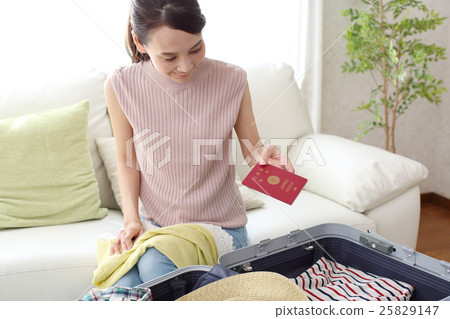 Girl preparing for travel Girl preparing for travel 25829147