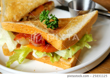 Bacon sandwich with fresh vegetables. Bacon sandwich with fresh vegetables. 25831125