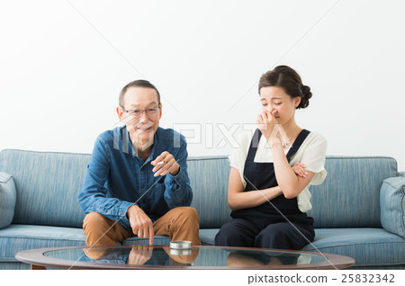 Smokers and nonsmokers 25832342