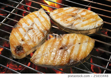 Juicy pieces of mackeral on the flaming grill Juicy pieces of mackeral on the flaming grill 25833448