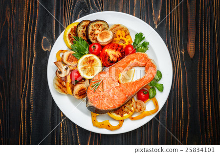 Crispy roasted salmon steak Crispy roasted salmon steak 25834101