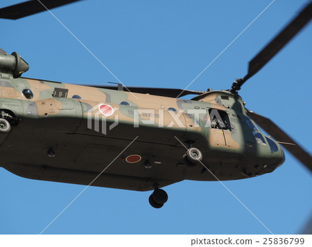 Large transportation helicopter flying at the beginning of descent training to be held in New Year at Narashino garrison in Funabashi City, Chiba Prefecture Large transportation helicopter flying at the beginning of descent training to be held in New Year at Narashino garrison in Funabashi City, Chiba Prefecture 25836799