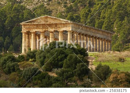 greek temple in the ancient city of Segesta,Sicily 25838175