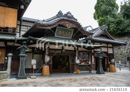 道後溫泉本樓的建築與文化形象 道後溫泉本樓的建築與文化形象 25839119