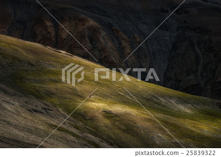 Himalayan mountain landscape view in India. 25839322