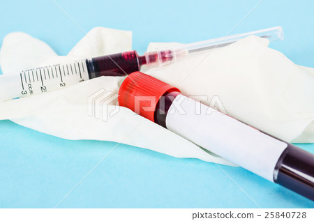 Sample blood for screening test and syringe. 25840728