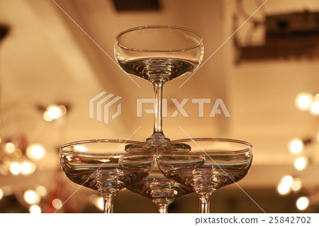 Champagne Tower 25842702