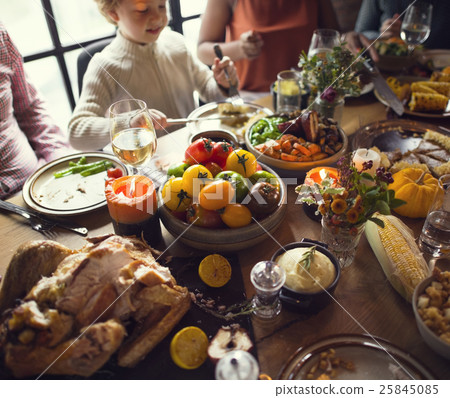 People Celebrating Thanksgiving Holiday Tradition Concept 25845085