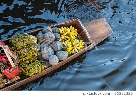 Damnoen Saduak floating market Thailand. Damnoen Saduak floating market Thailand. 25851326