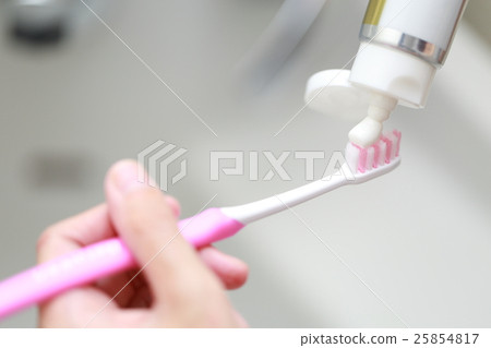 Toothpaste (toothbrush feminine sanitary washroom toothpaste lifestyle everyday body parts no face) 25854817