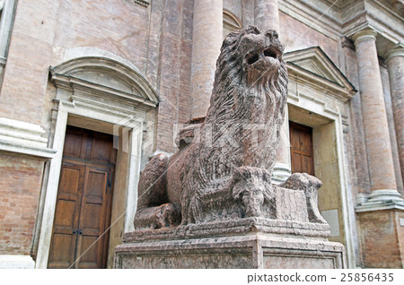 monumental church detail 25856435