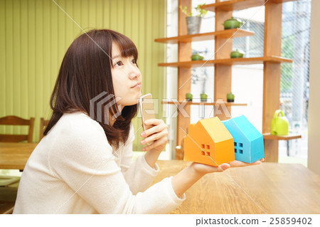 A young Japanese woman searching for a house A young Japanese woman searching for a house 25859402