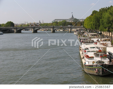 River bank of the Seine bank of Paris Concorde bridge UNESCO World heritage River bank of the Seine bank of Paris Concorde bridge UNESCO World heritage 25863387