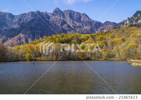 Shinshu Nagano City Togakushi Autumn pond and Togire mountain peak 25865623