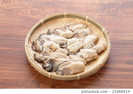 Raw oysters (from Hiroshima, for heating) 25866414