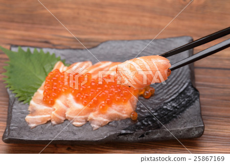 How much salmon sashimi carry 25867169