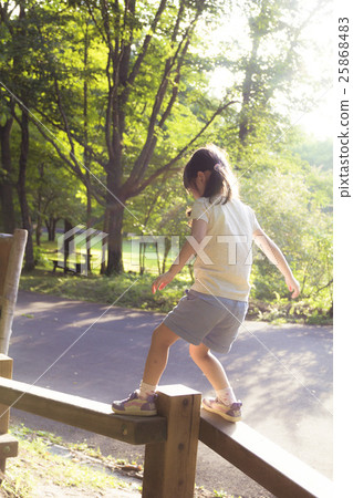 孩子們參加田徑運動 孩子們參加田徑運動 25868483