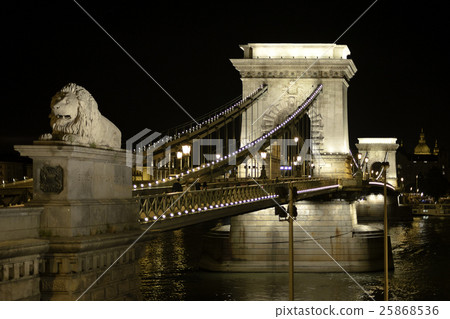 Chain bridge (Budapest) 25868536