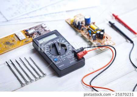 Electronic technician measure electricity Electronic technician measure electricity 25870231