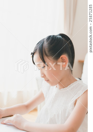 book impressions, younger, girl 25871285