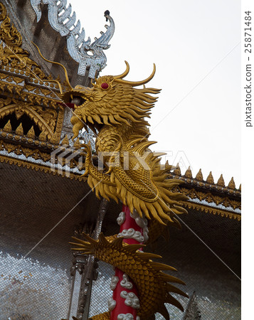Dragon sculpture at temple 25871484