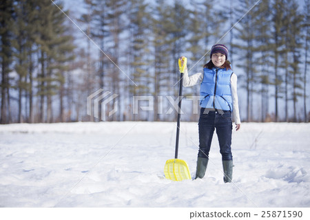 A woman snowing away 25871590