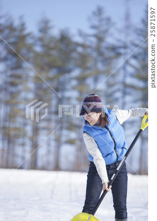 A woman snowing away 25871597