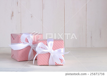 2 Christmas gifts 25871738