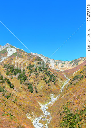 Autumn leaves in the Northern Alps [Kamikochi/Hotaka Mountain Range] 25872206