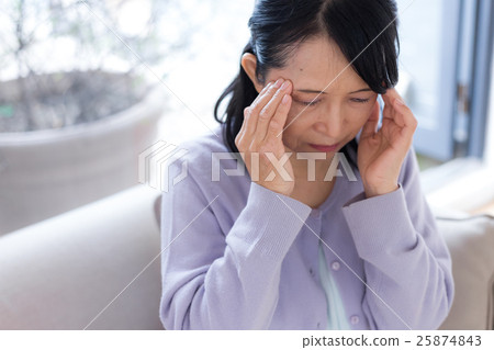 Middle women 25874843