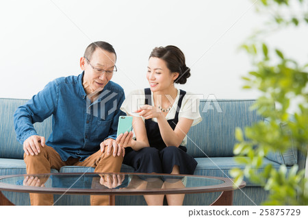 Senior male and young woman (smartphone) Senior male and young woman (smartphone) 25875729