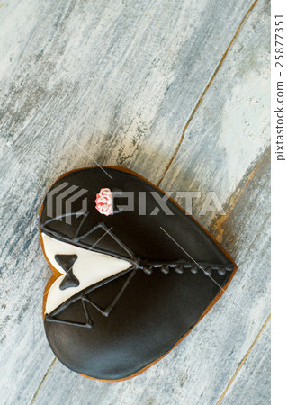 Tuxedo heart cookie. Tuxedo heart cookie. 25877351