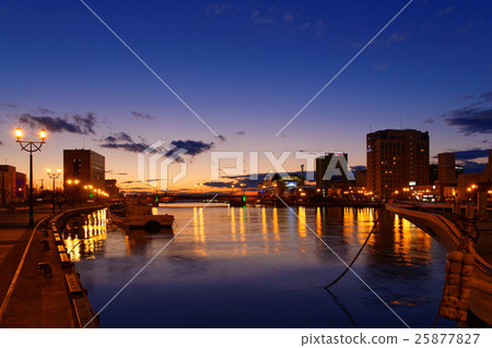 The doll bridge of sunset and the surrounding landscape 25877827