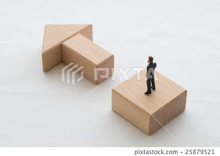 Arrows and businessmen Arrows and businessmen 25879521
