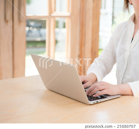 laptop, using laptop, computer 25880707