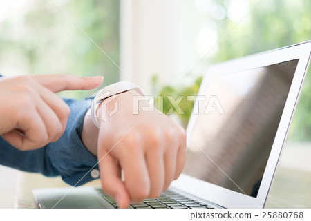 Clock image 25880768