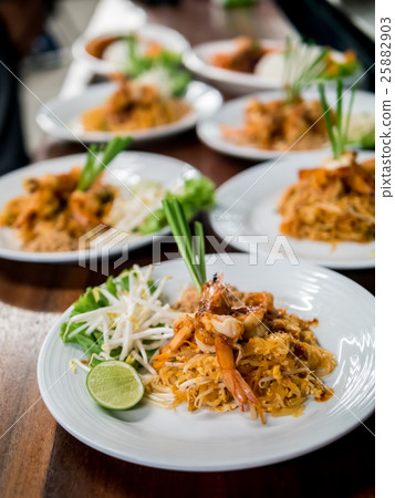 Thai Fried Noodles "Pad Thai"  25882903