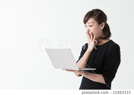 中年女性正式著裝·白背 25883333