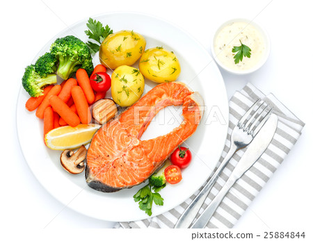 Crispy roasted salmon steak 25884844