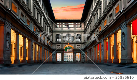 Piazzale degli Uffizi Piazzale degli Uffizi 25886610
