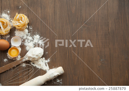 Cuisine composition with cracked eggs,kitchenware 25887870