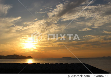 在海上日落 在海上日落 25888262