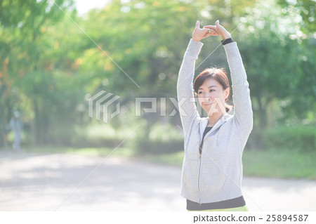 Jogger middle women outdoor 25894587