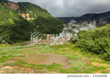 Utinoye Dack Lake in Valley of Geysers. Utinoye Dack Lake in Valley of Geysers. 25898896