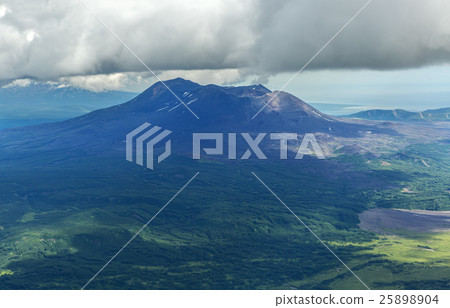 Maly Semyachik is a stratovolcano. Kronotsky Maly Semyachik is a stratovolcano. Kronotsky 25898904