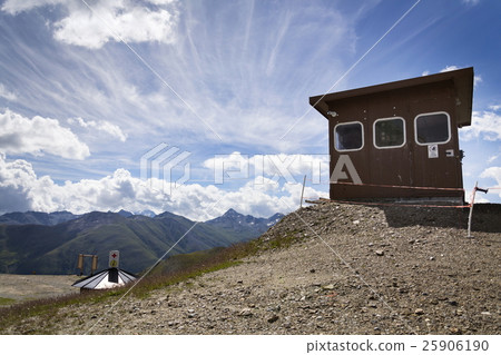Booth cableway in Alps mountains, Livigno, Italy Booth cableway in Alps mountains, Livigno, Italy 25906190