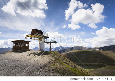 Booth cableway in Alps mountains, Livigno, Italy Booth cableway in Alps mountains, Livigno, Italy 25906194